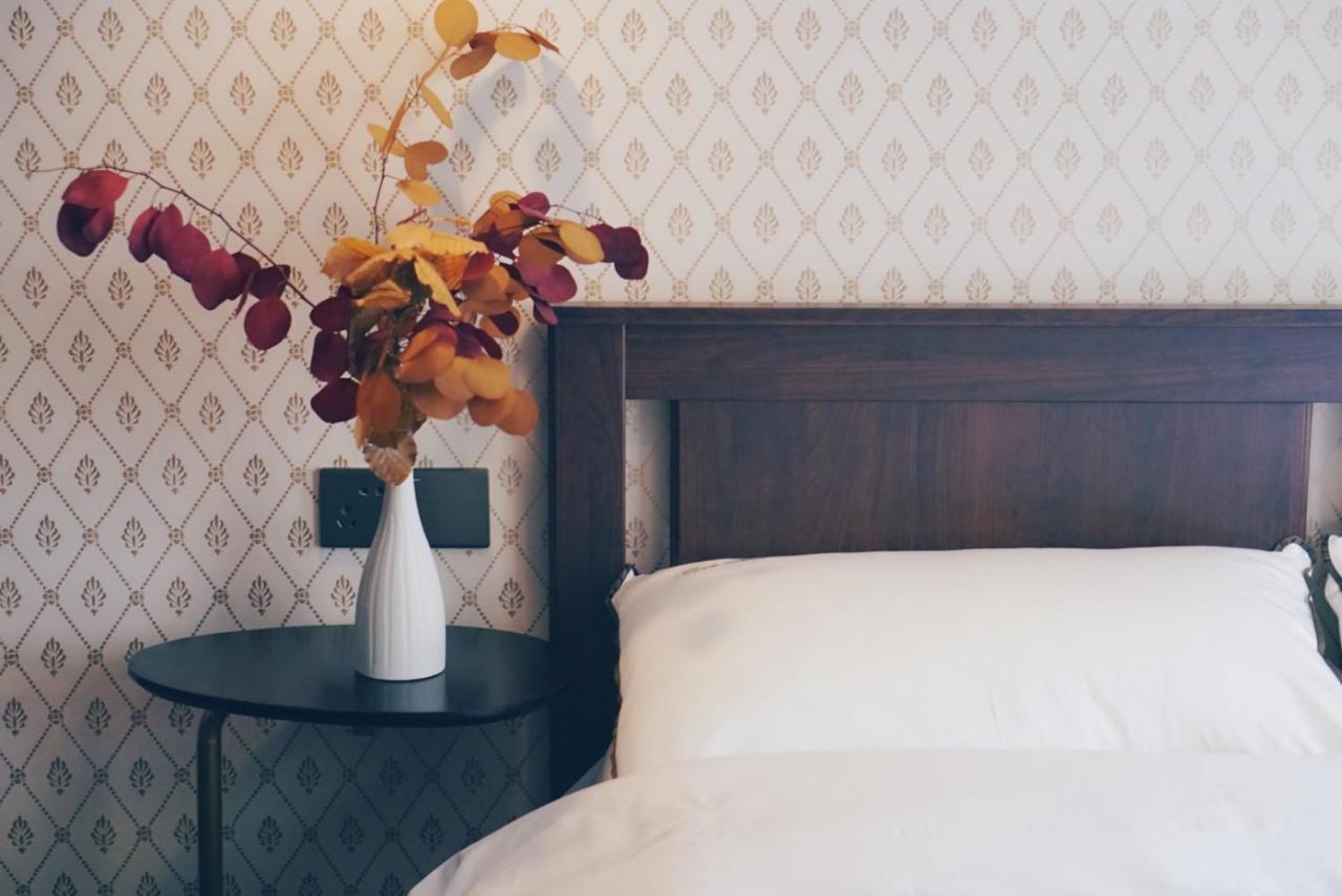 Shanghai Downtown Hills Boutique Guesthouse - Near Metro Line 7, Exit 3, Changping Road Exteriör bild