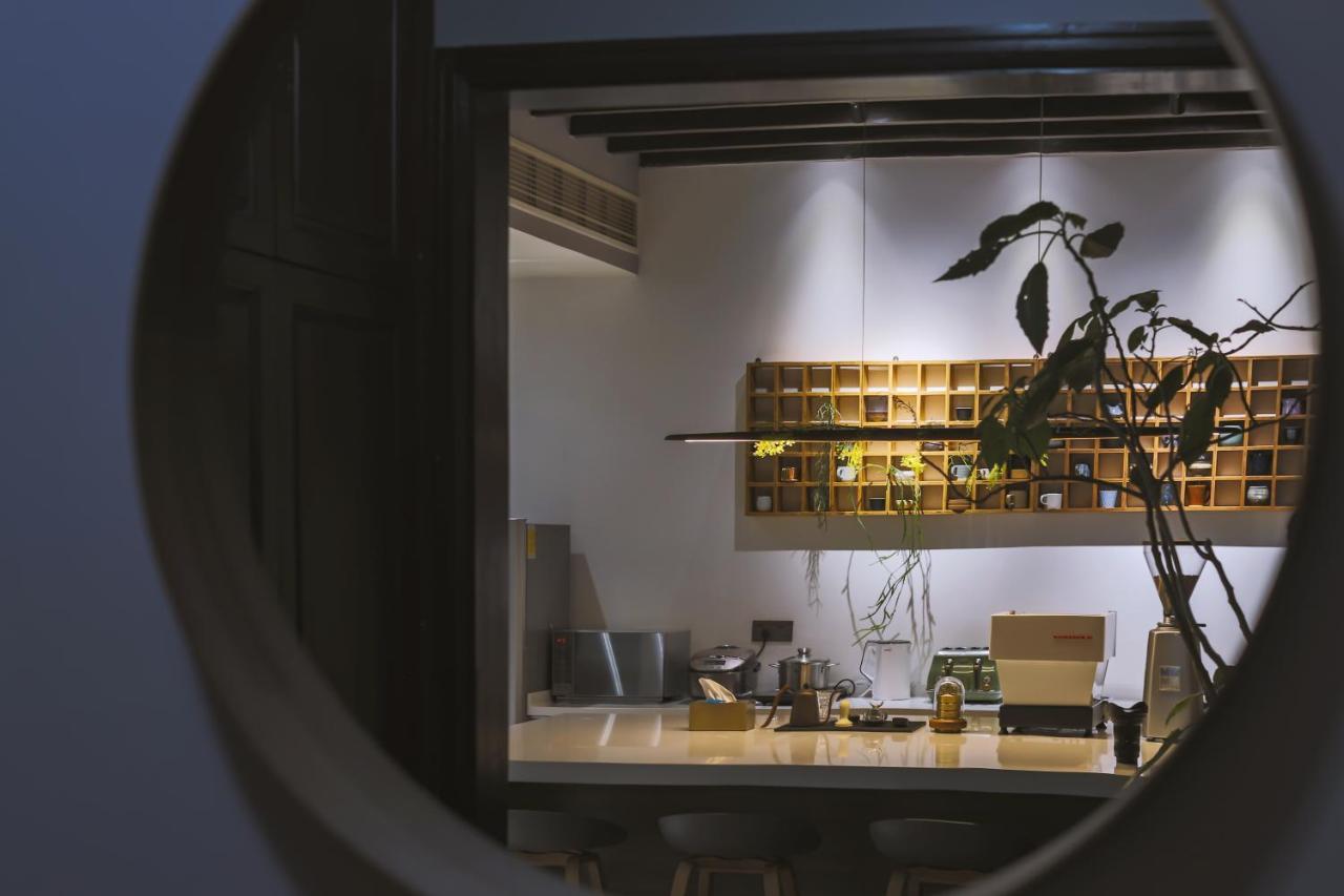 Shanghai Downtown Hills Boutique Guesthouse - Near Metro Line 7, Exit 3, Changping Road Exteriör bild